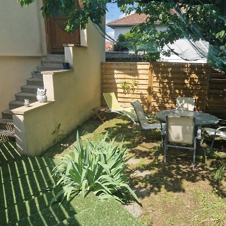 Appartement Independant Dans Maison Avec Jardinet, Au Calme Serezin-du-Rhone Exterior foto