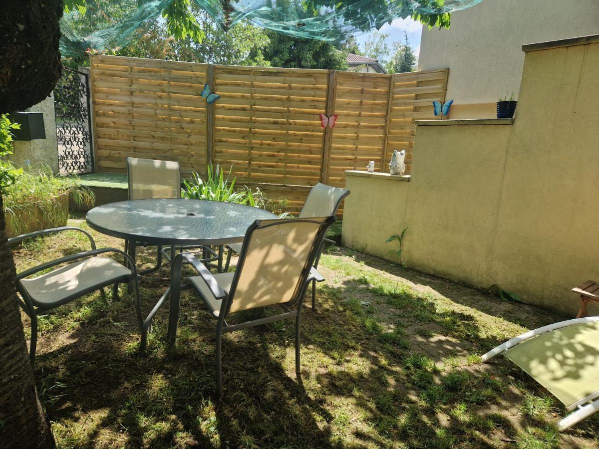 Appartement Independant Dans Maison Avec Jardinet, Au Calme Serezin-du-Rhone Exterior foto